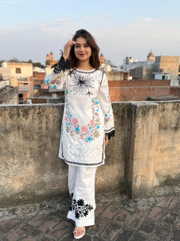 Women's Embroidered Kurti